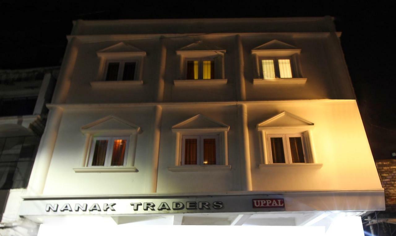 Itsy Hotels Royal Monarch Gorakhpur Buitenkant foto