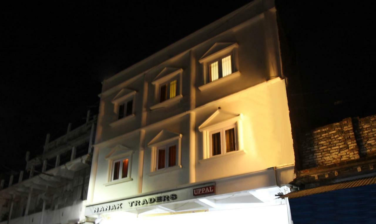 Itsy Hotels Royal Monarch Gorakhpur Buitenkant foto